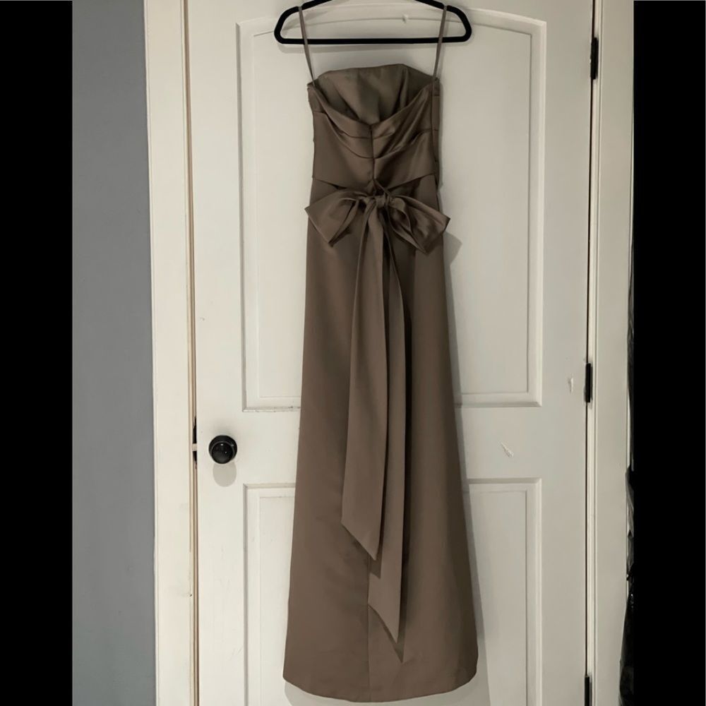 Da Vinci gown with bow in the back